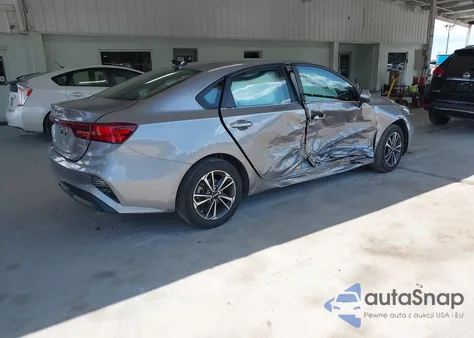 2023 Kia Forte Lxs z USA, uszkodzony, nr VIN 3KPF24AD9PE678390